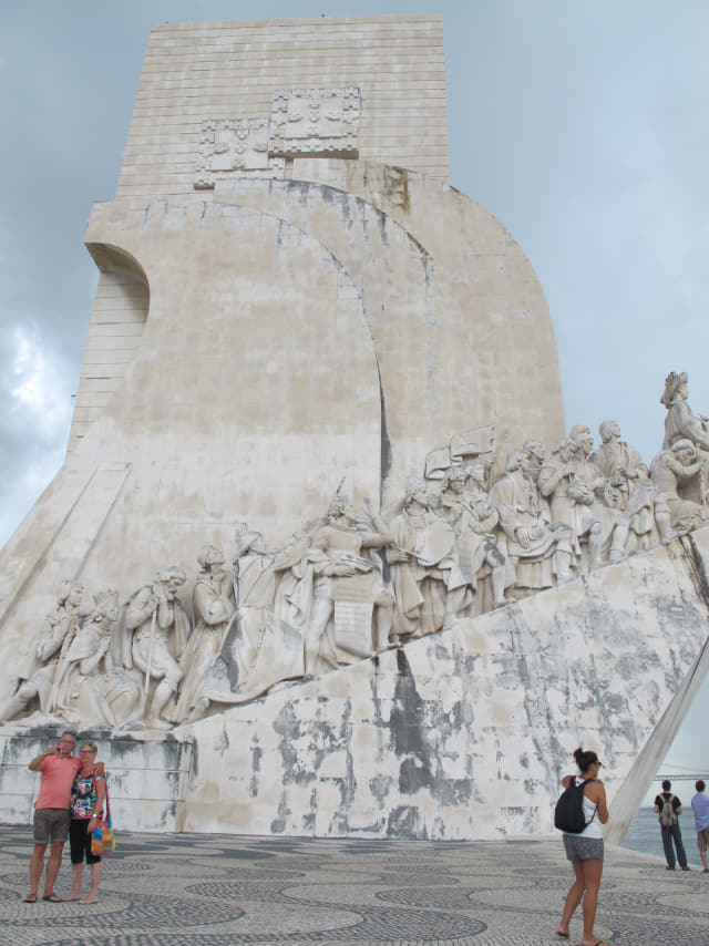 포르투갈 대항해시대 대표적인 유적지인 ‘발견의 탑’. 바스코 다가마가 항해를 떠났던 카라벨선을 본따 엔리케 사후 500년을 기념해 만들었다고 전해진다.