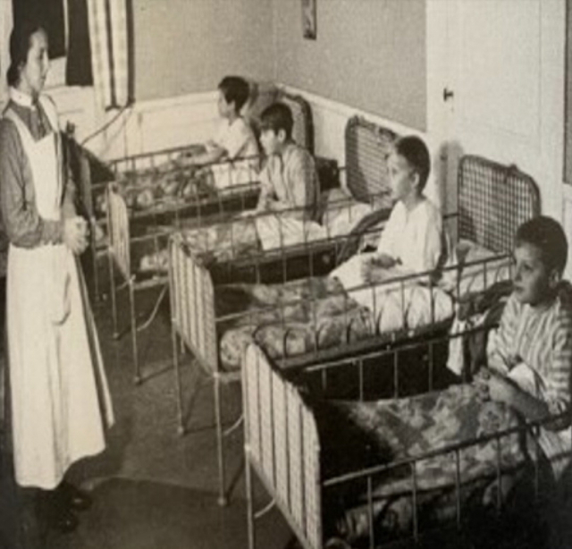 과거 스웨덴 시설에 수용된 발달장애인 아동들의 모습./Karl Grunewald ‘the care revolution’/